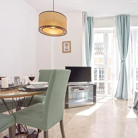 -malagasunapts-central Historic Heart Apartment