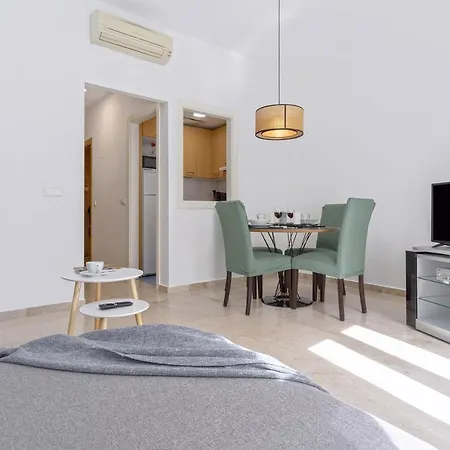 -malagasunapts-central Historic Heart Apartment *